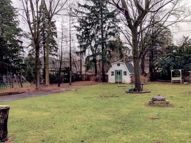 Building Photo - 8307 Greenwood Ave