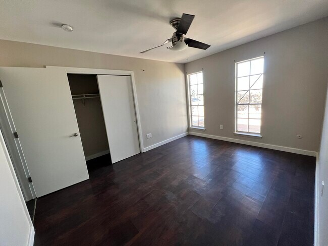 Building Photo - 1400 Monte Negro Dr