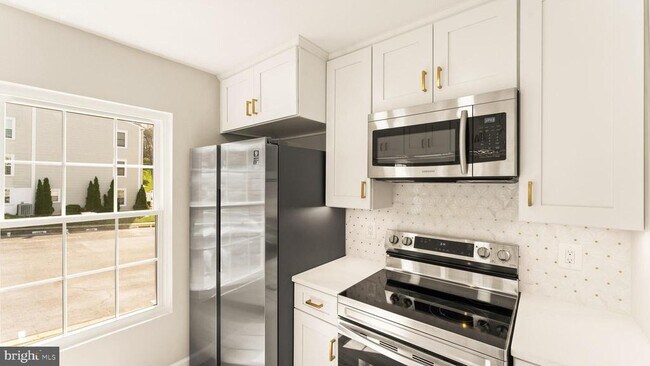 Building Photo - 12168 Springwoods Dr