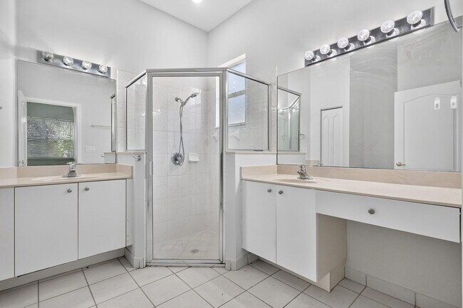 Building Photo - 5614 Sunberry Cir