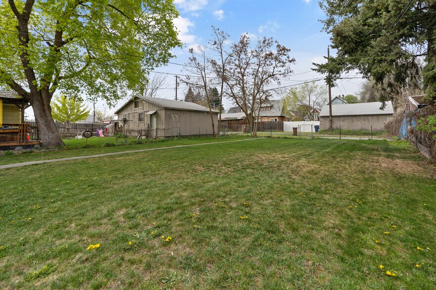 Building Photo - 1011 E Nora Ave