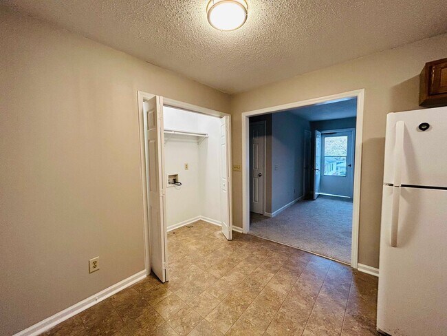 Building Photo - 308 Poplar St