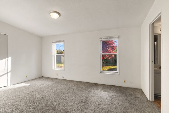 Building Photo - Pet Friendly 3 Bedroom 2 Bath