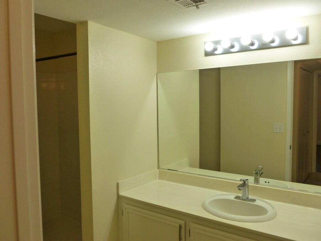 Building Photo - 1900 Rio Canyon Ct