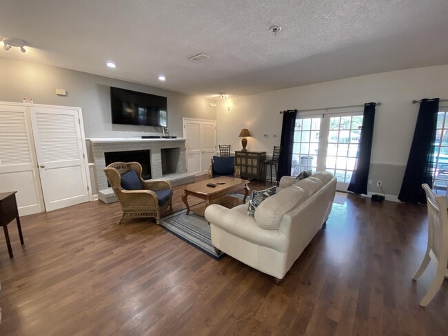 Building Photo - 1809 Parc Vue