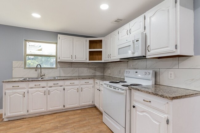 Building Photo - Spacious 4-Bedroom Home with Modern Finishes – Owenwood, Dallas