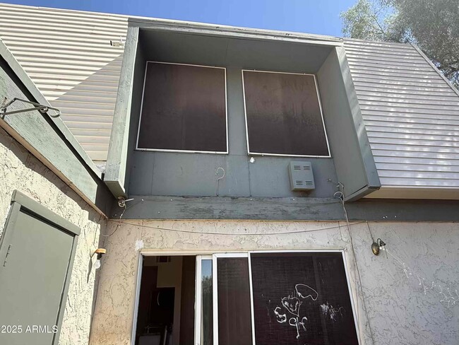 Building Photo - 5921 W Golden Ln