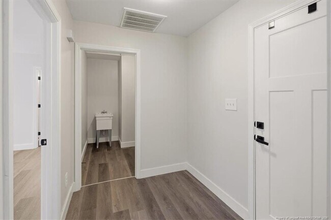 Building Photo - 170 Starlight Dr