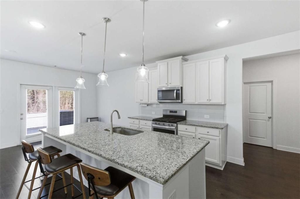 Building Photo - 1415 Dahlia Dr