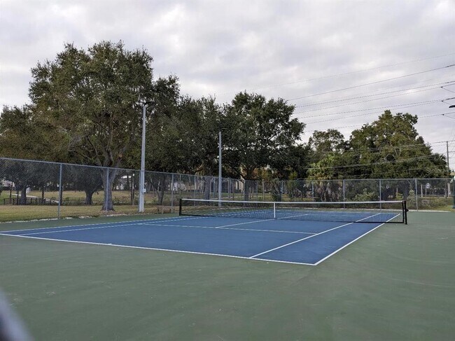 Building Photo - 1090 Cocoanut Ave