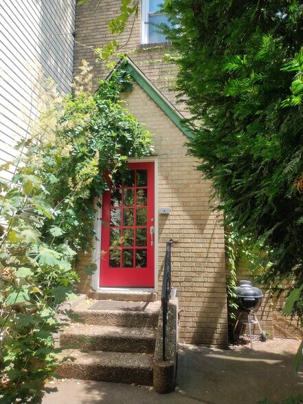 Building Photo - 48 Saint Pauls Ave