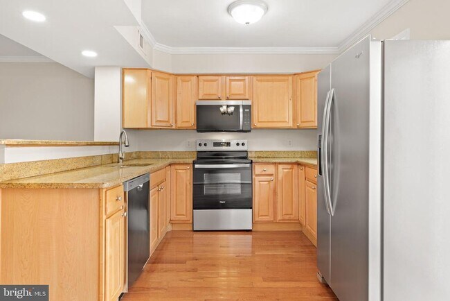 Building Photo - 8483 Laurel Oak Dr