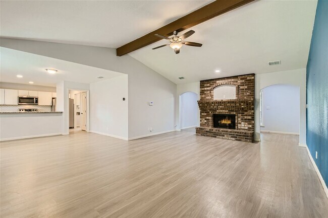 Building Photo - Stunning 4 bedroom for rent, mature trees,...