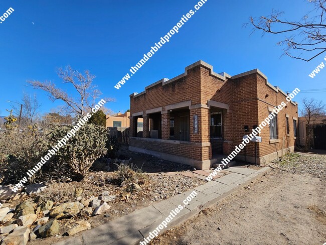 Building Photo - 2 bedroom, 1 bath near CNM and UNM