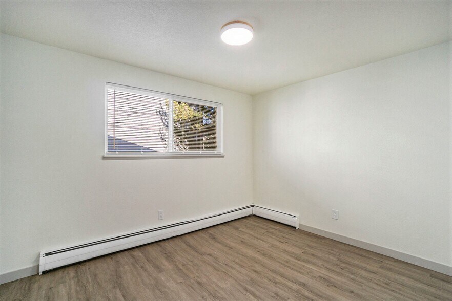 Building Photo - 1108-1110 Ponderosa Dr