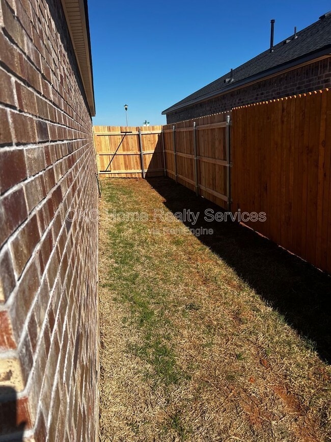 Building Photo - 16201 Harvester