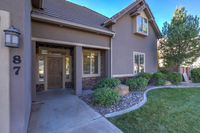 Building Photo - Beautifully Designed 5 Bedroom Home in Was...