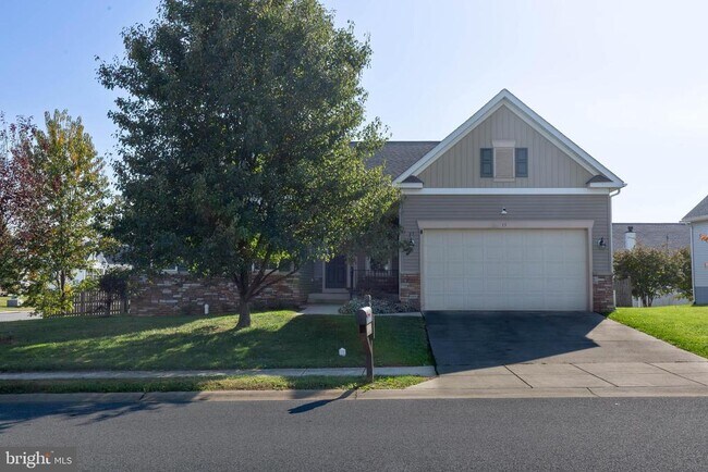 Building Photo - 15 Flag Ct