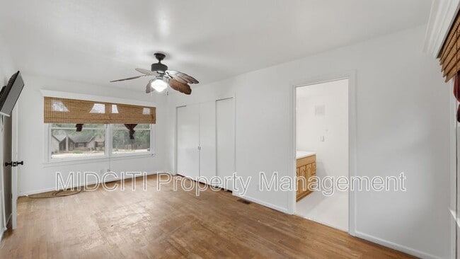 Building Photo - 1079 Canyon Dr