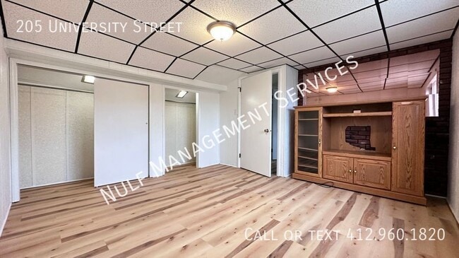 Building Photo - 205 University St