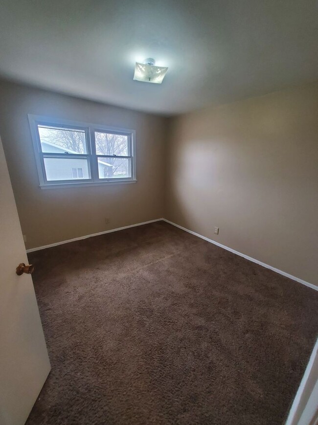 Building Photo - 8615-8617 N 106th St. (Townhouse)