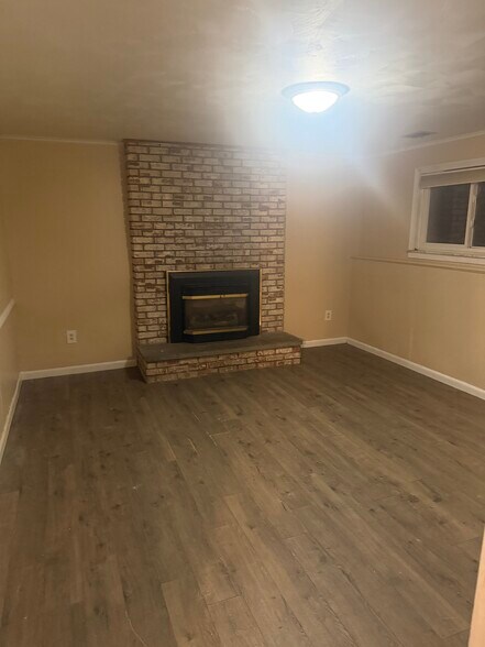 Building Photo - 4536 Marshall Dr W