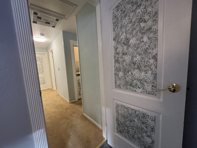 Building Photo - 1855 King Edward Dr