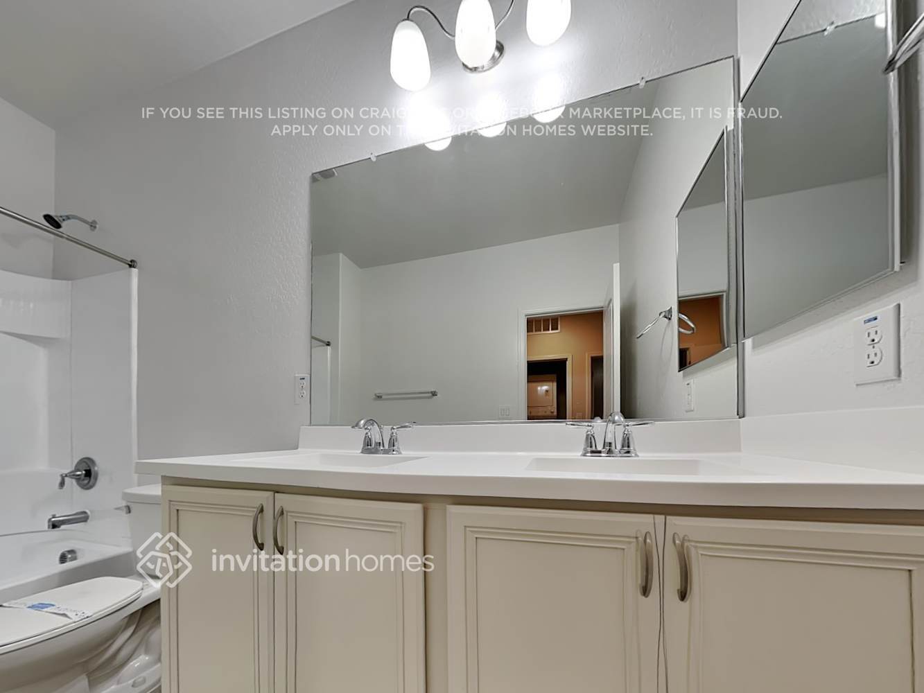 Building Photo - 1367 S Country Club Dr