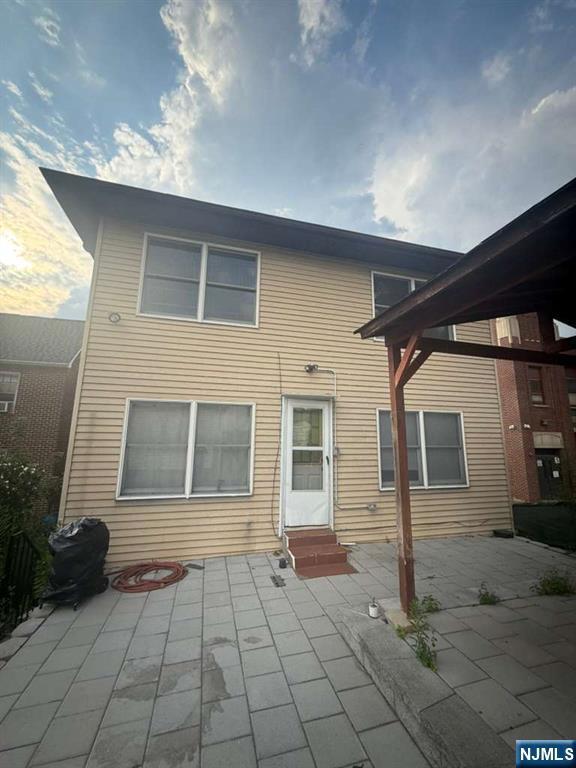 Building Photo - 556 Longview Ave