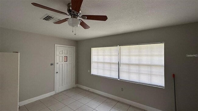 Building Photo - 210 N Lone Oak Dr