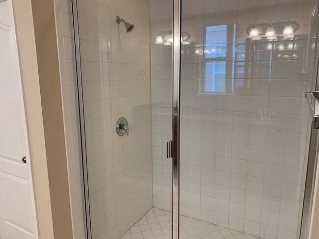Building Photo - Lake Sawyer-7960 Jailene Dr Windermere FL ...