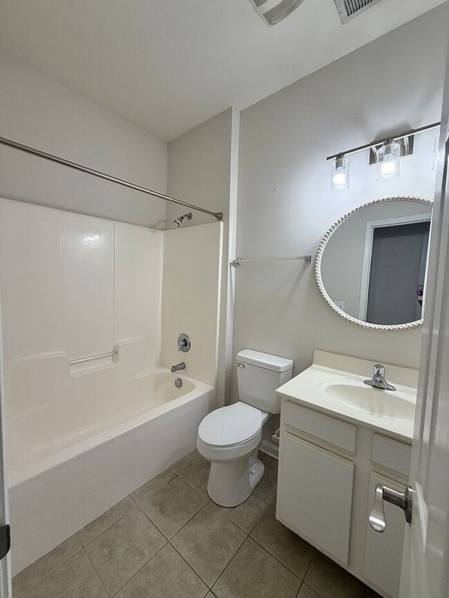 Building Photo - Independence South Brick One Level Patio Home. UPDATED! Open Floor Plan, Clean, Pets Ok!