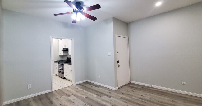 Building Photo - 9707 Richmond Ave.