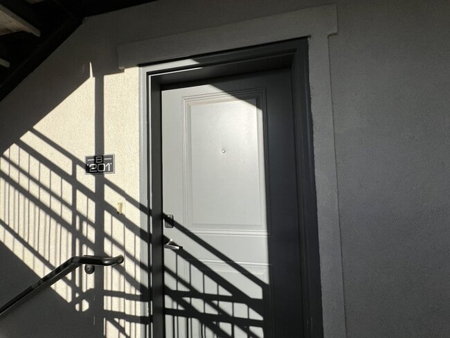 Building Photo - 2 Bedroom Pet Friendly Unit for Rent in Provo