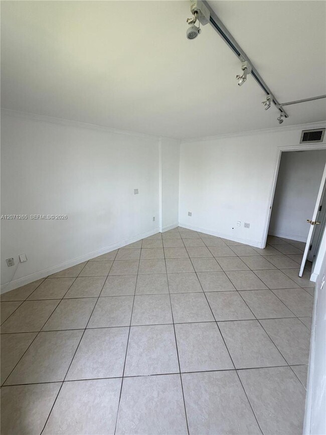Building Photo - 1350 SW 122nd Ave