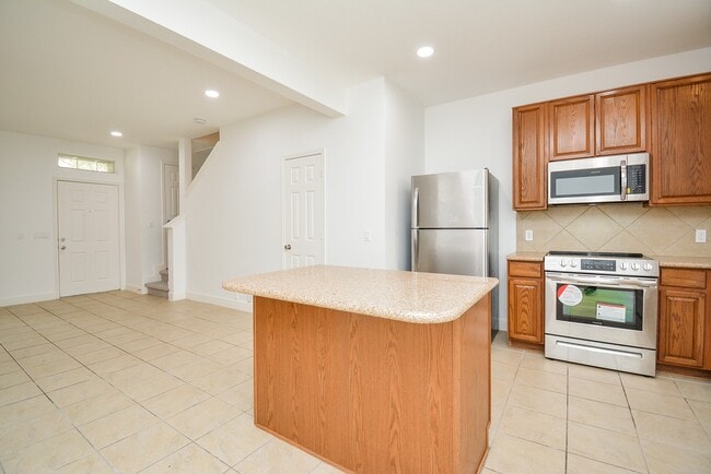 Building Photo - 29725 Sullivan Oaks Dr