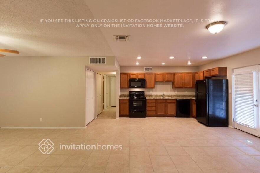 Building Photo - 1800 W Mountain View Dr