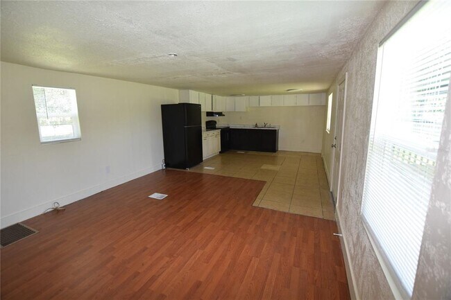 Building Photo - 5101 N Kaliga Dr