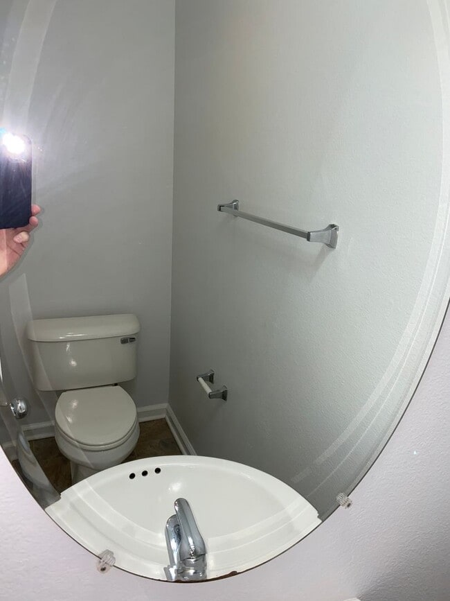 Building Photo - Open Floor Plan