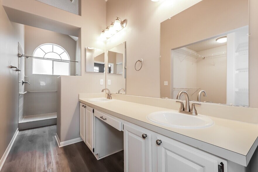 Building Photo - 10201 Evening Trail Dr