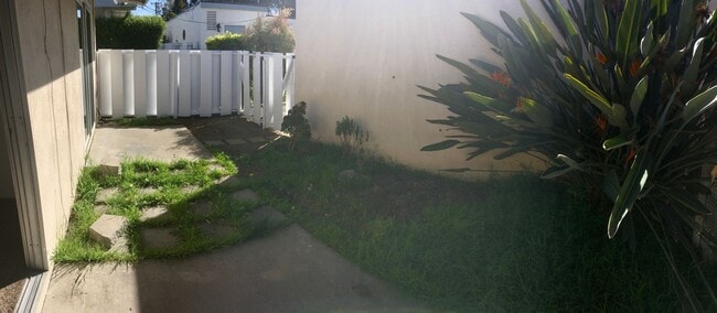 Building Photo - Mid Town Ventura - One Bedroom, One Bathro...