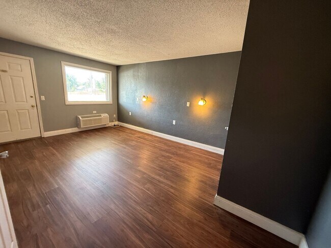 Building Photo - 115 E Valley View Dr
