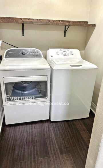 Building Photo - 2701 Deeringhill Dr