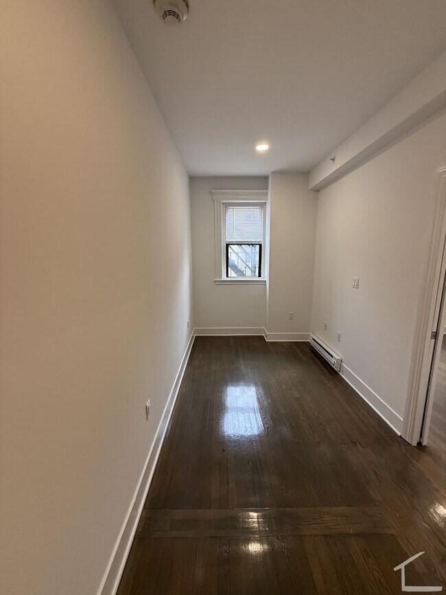 Building Photo - Check out this 1 bed 1 bath in Fenway