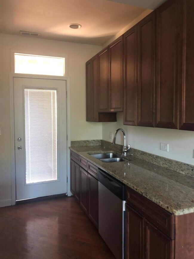 Building Photo - 1533 W Hollywood Ave