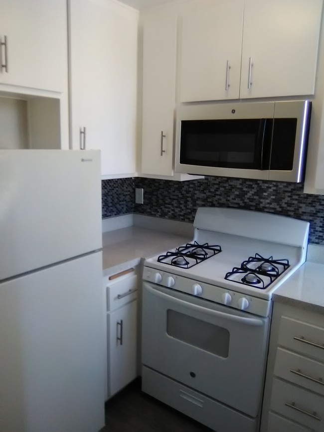 Kitchen - Azul Apartments