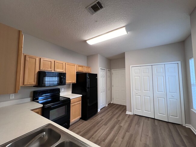 Building Photo - End Unit in Gables at Wingfield - Priced t...