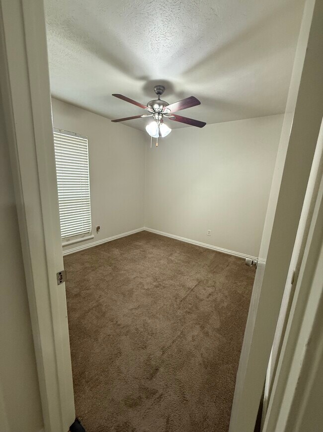 Building Photo - 5024 Middleton Cir