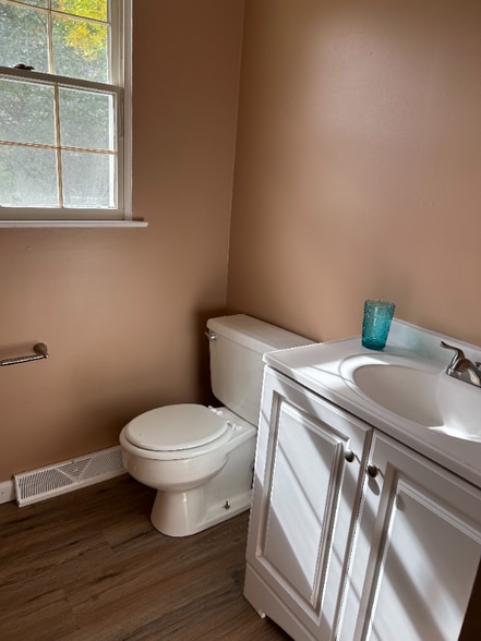 Building Photo - 2700 Carmel Dr