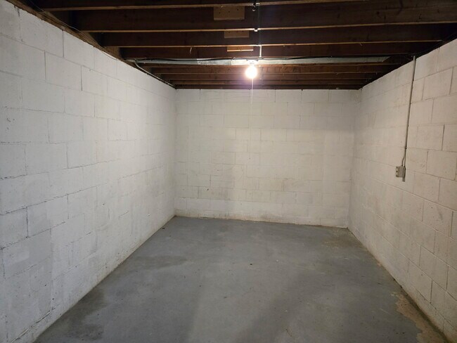 Building Photo - 3129 10th St